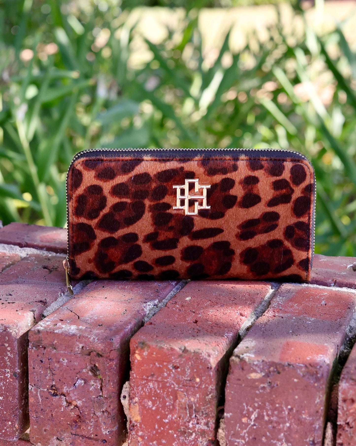wallet, women's wallet, textured wallet, classy wallet
