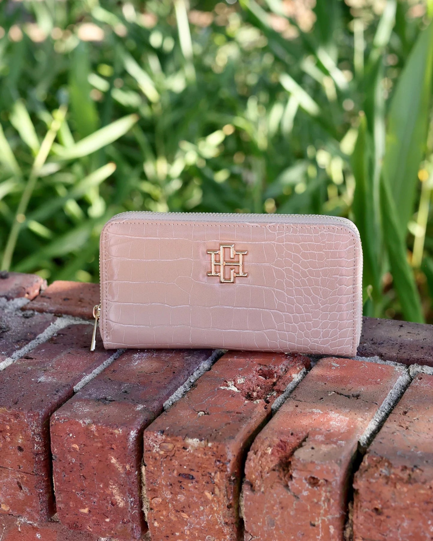 wallet, women's wallet, textured wallet, classy wallet