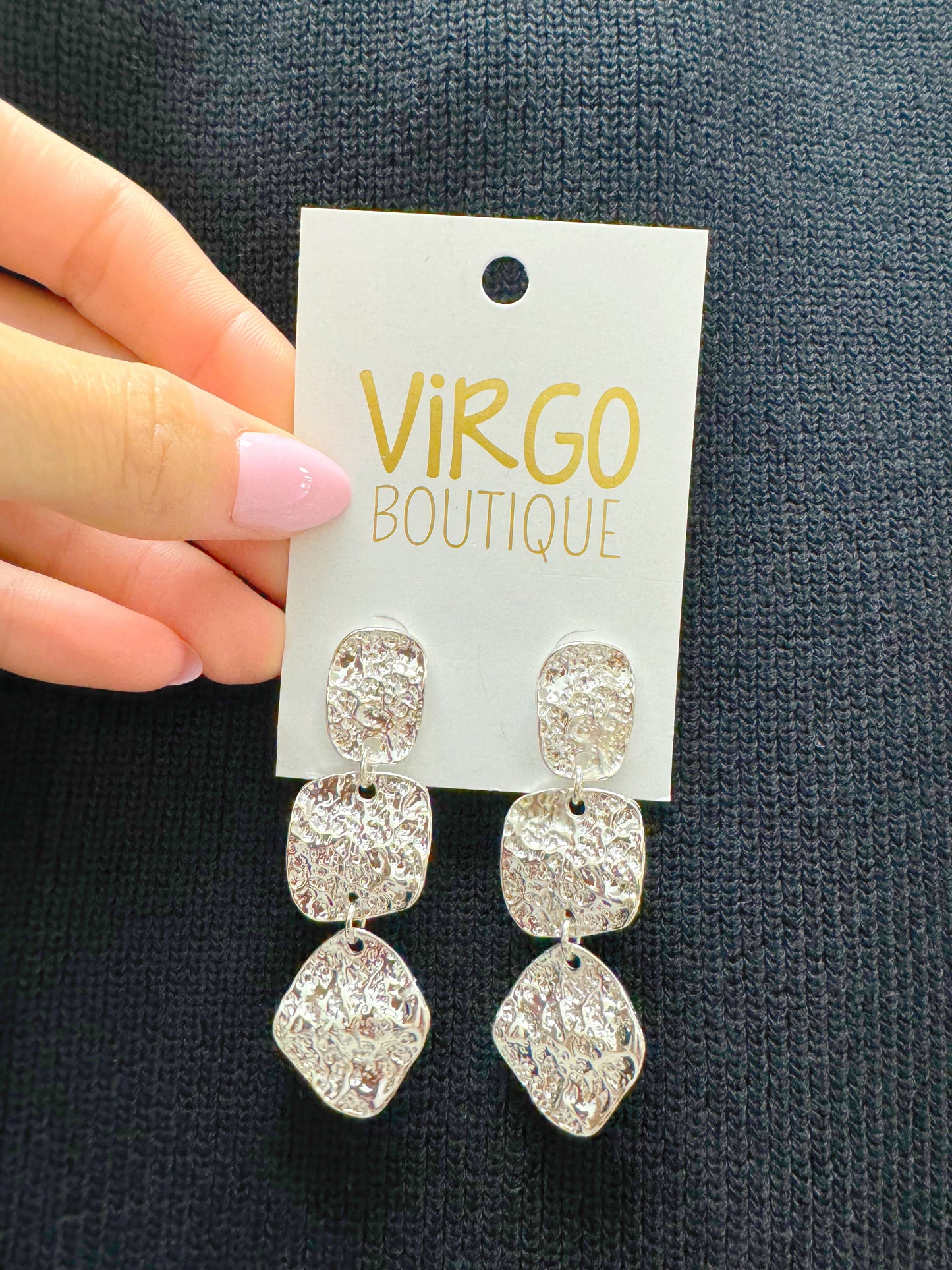 dangle earring
tiered dangle earring
silver earring