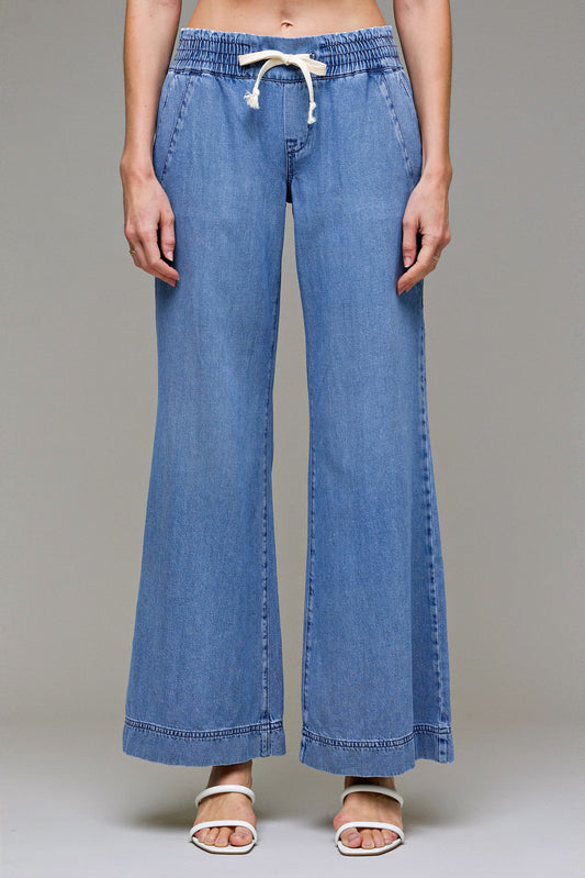 Pull-On Wide Leg Jeans