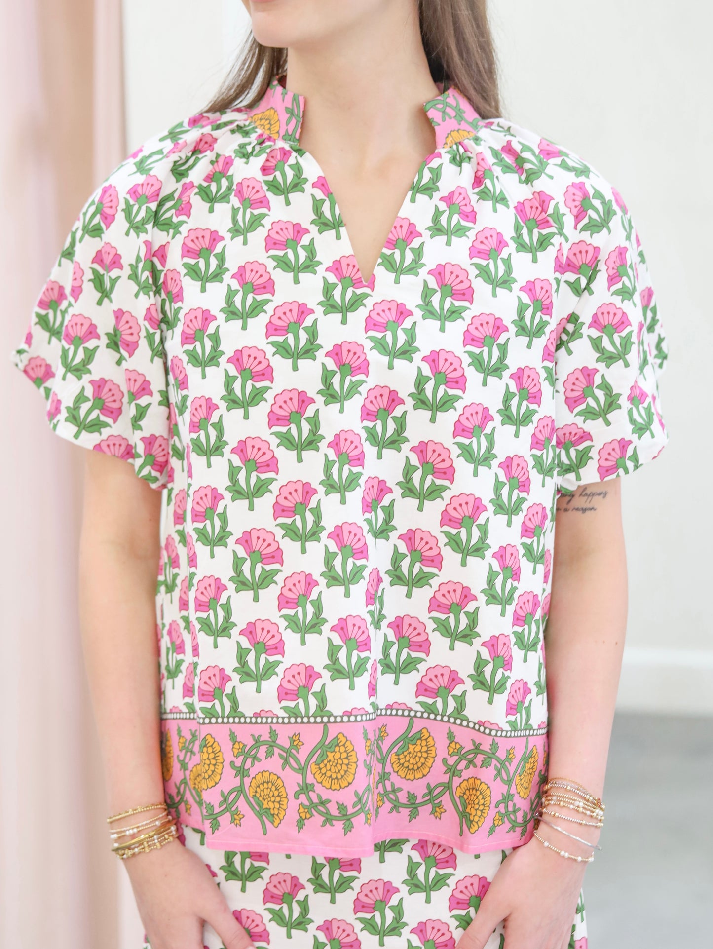 Floral V-Neck Contrast Hem Top