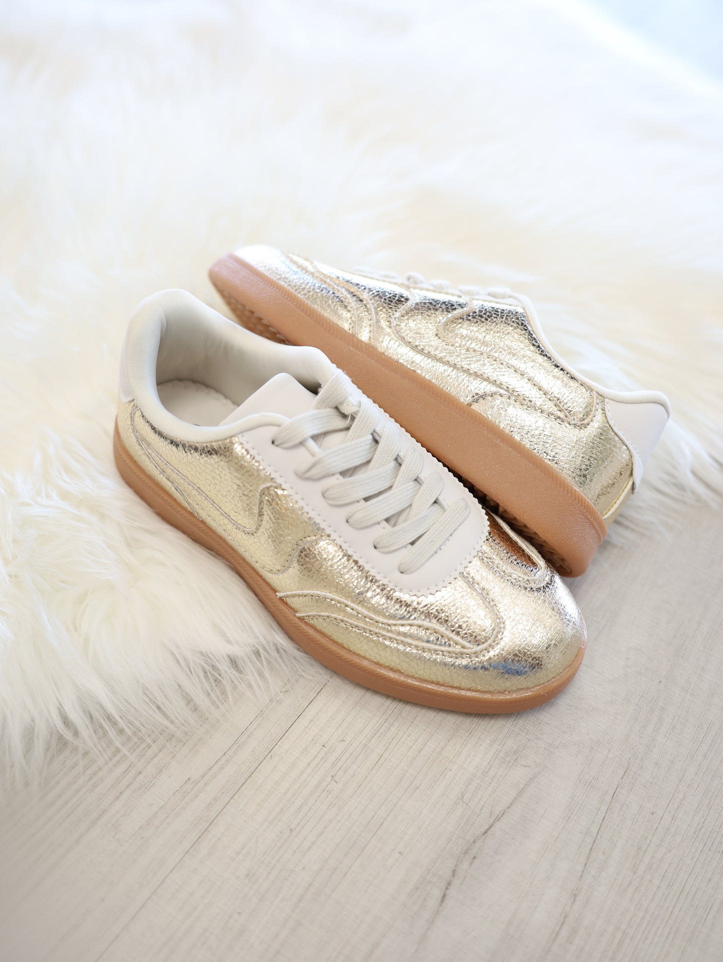 Wavy Stripe Low Sneakers