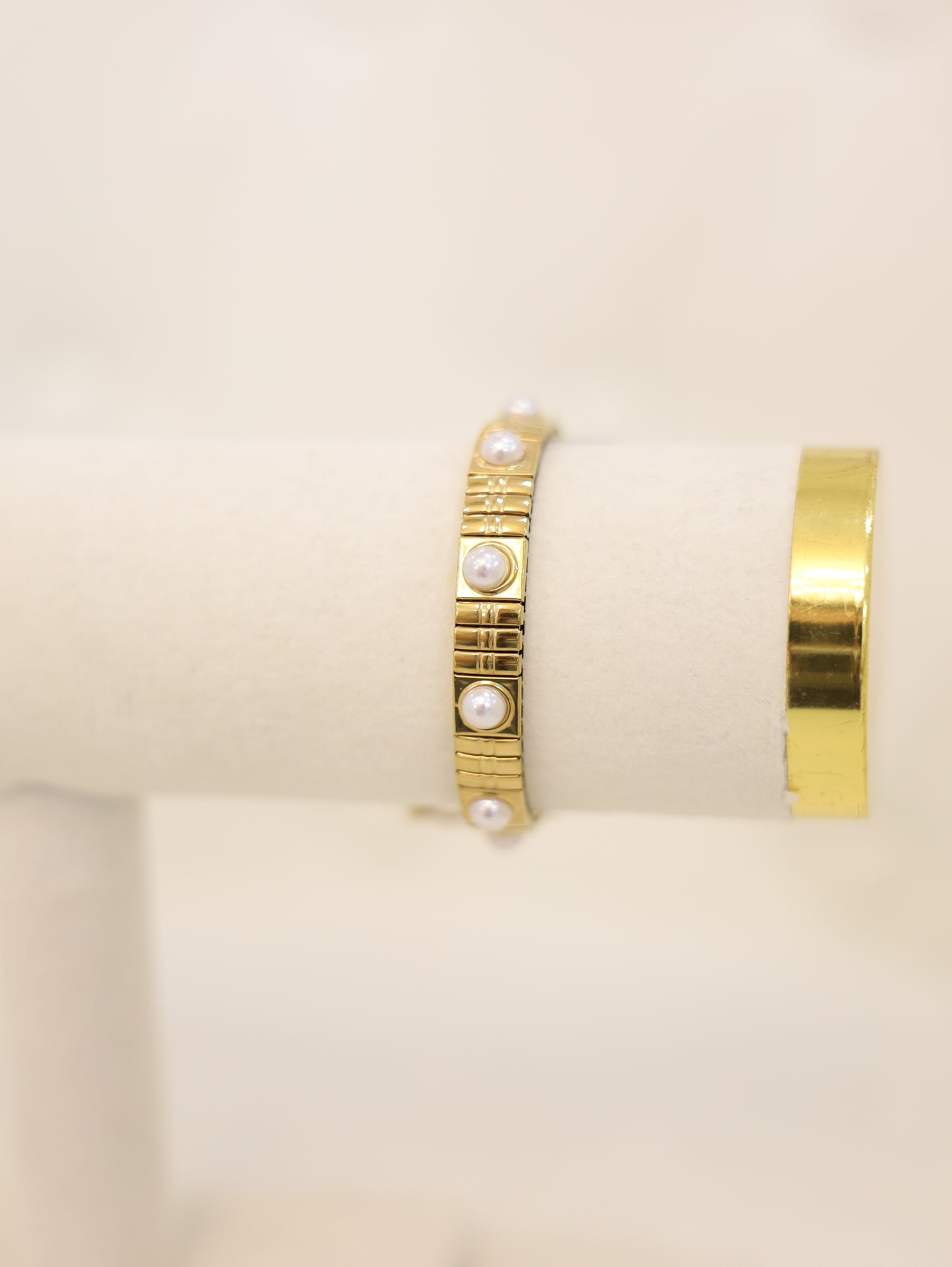 Pearl & Gold Stretch Bracelet
