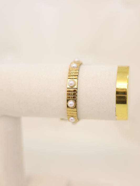 Pearl & Gold Stretch Bracelet