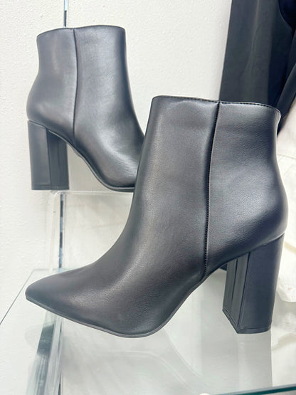 ankle booties, booties, ankle boots, fall booties, fall boots, fall shoes, fall must-have boots, booties, boots