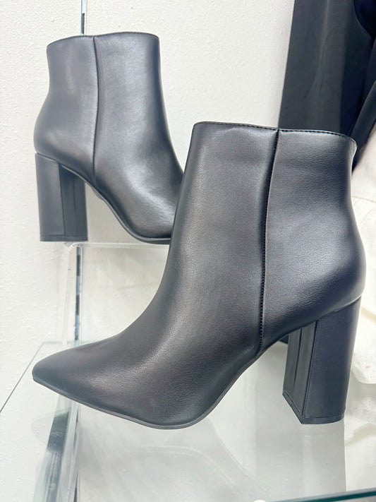 ankle booties, booties, ankle boots, fall booties, fall boots, fall shoes, fall must-have boots, booties, boots