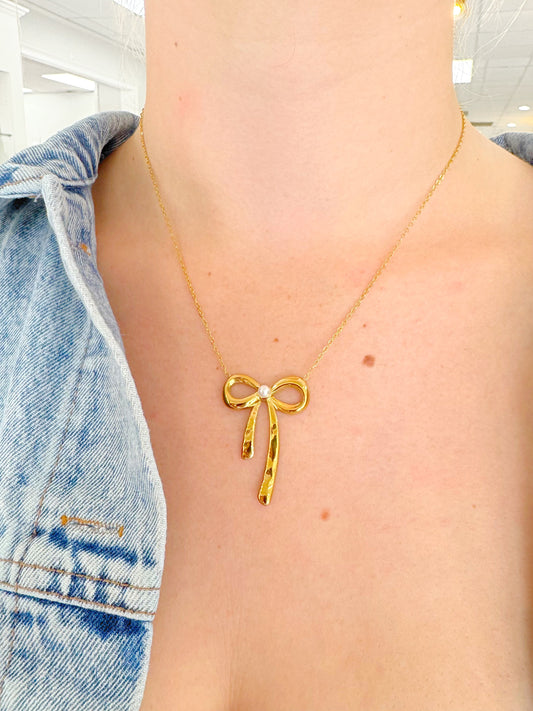 Bow Necklace