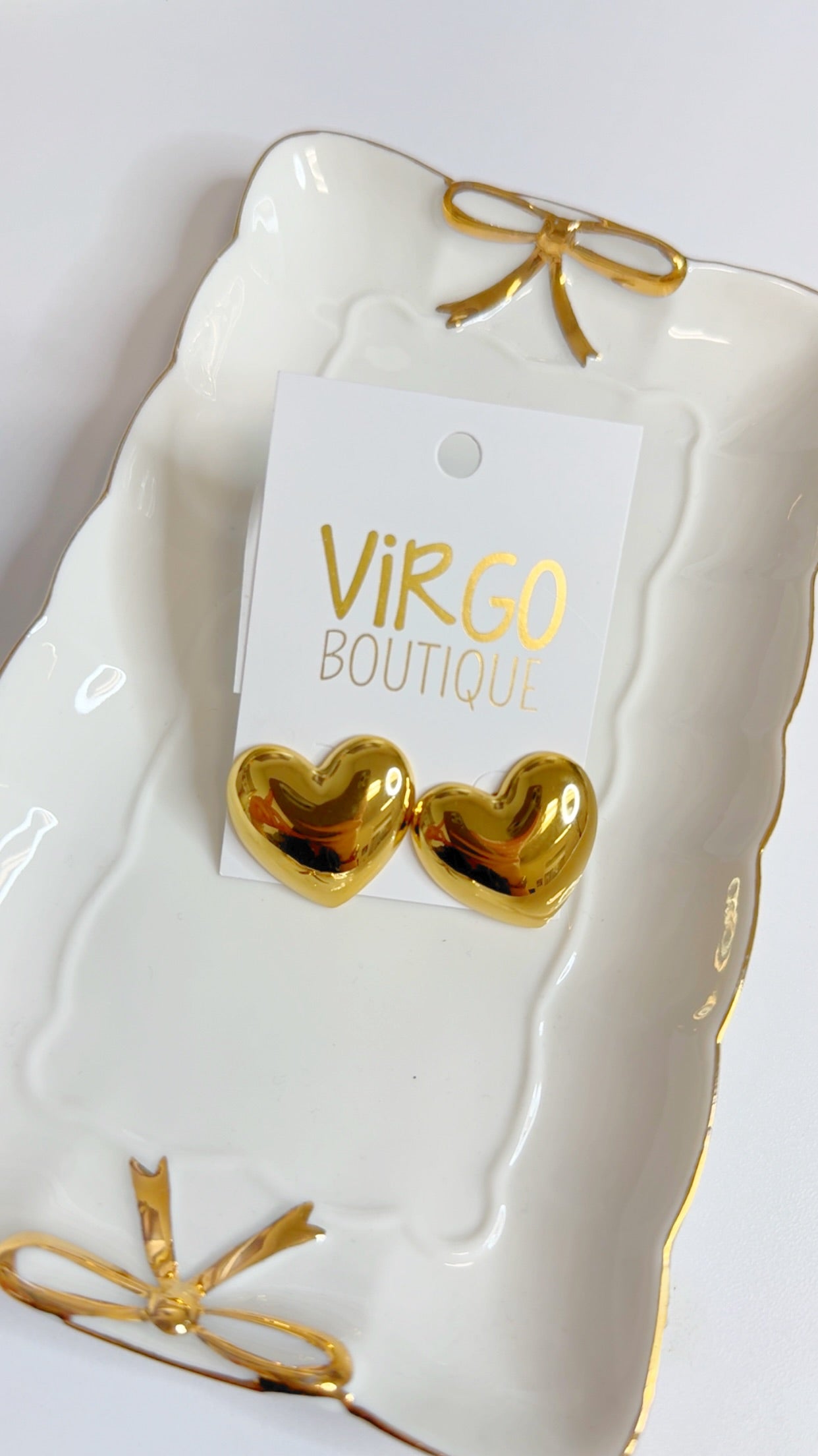 heart earring
gold stud
heart stud