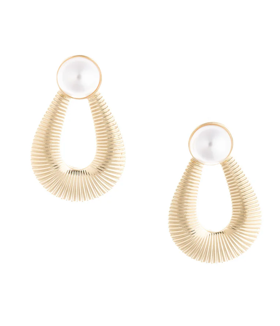 gold earrings, pearl earrings, textured earrings, dangle earrings, pearl dangle earrings, pearl/gold dangle earrings