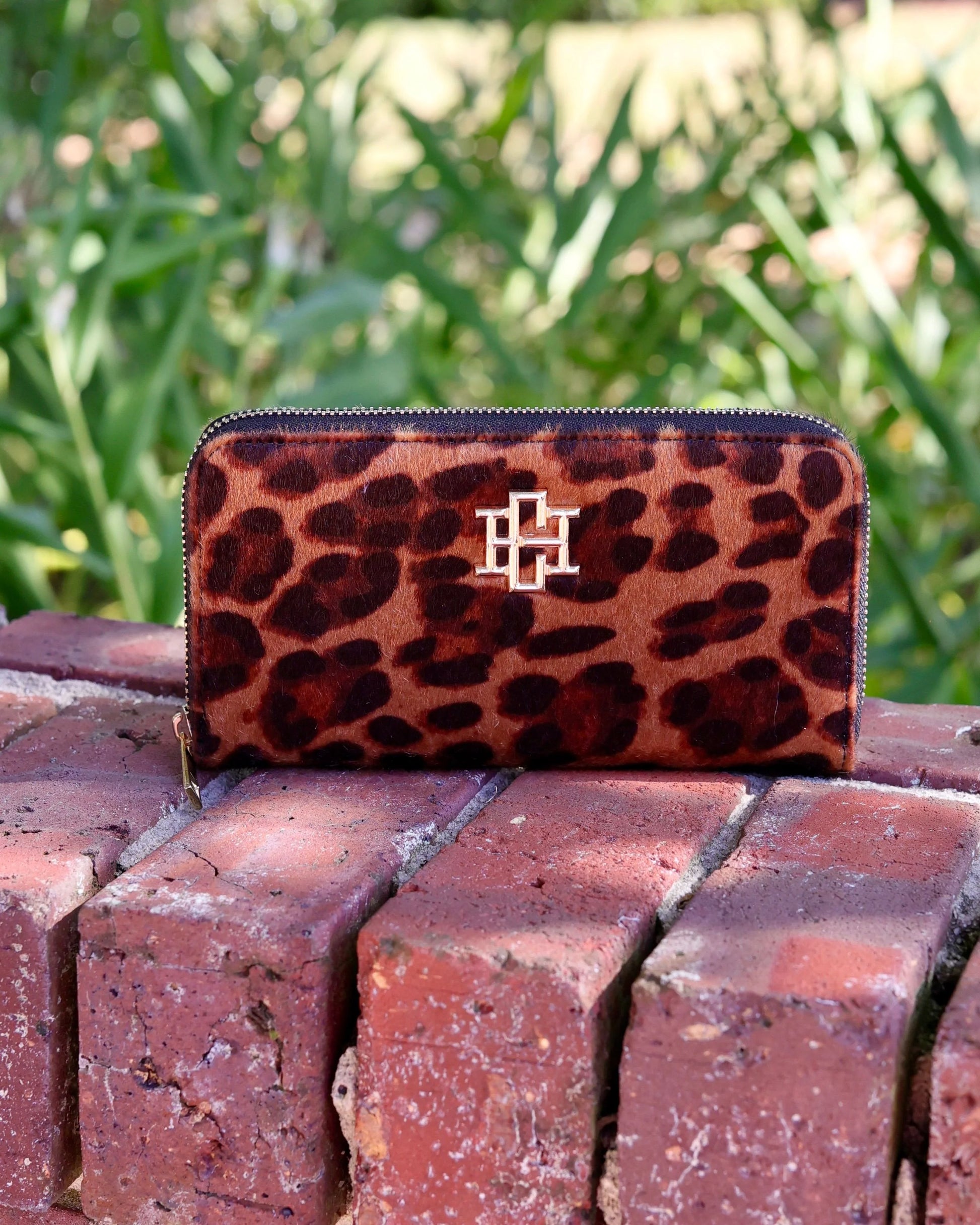 wallet, women's wallet, textured wallet, classy wallet