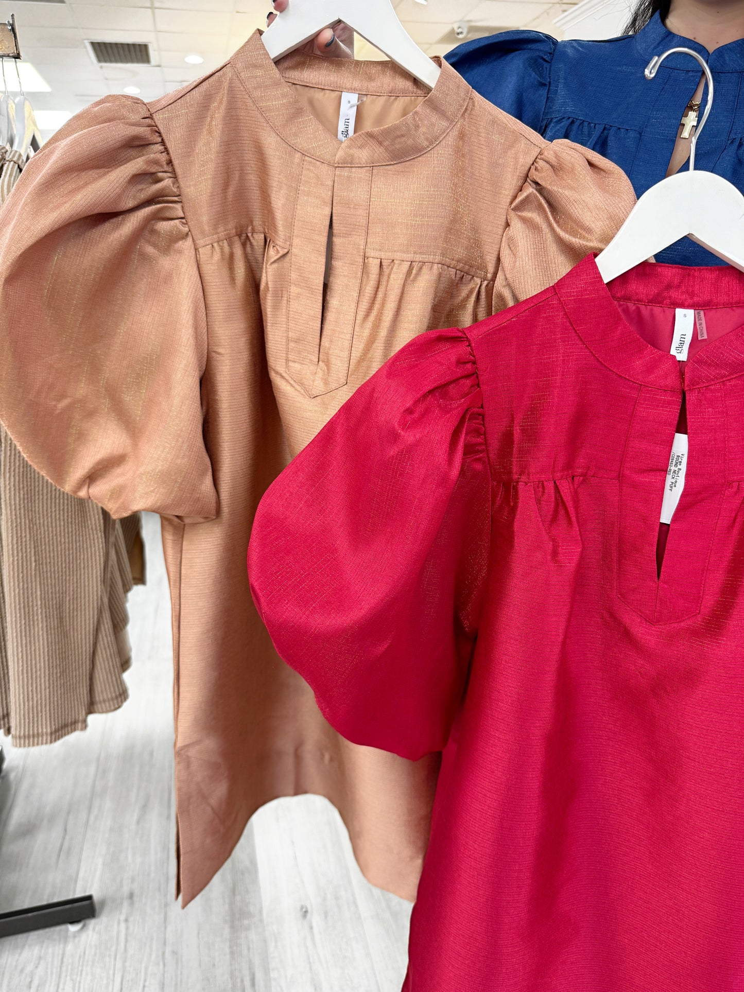 Holiday dress, womans puff sleeve dress, classy dress, puff sleeve dress, fancy relaxed dress, party dress, date night dress, boutique date night dress, puff sleeve classy dress, christmas party dress, family pictures dress