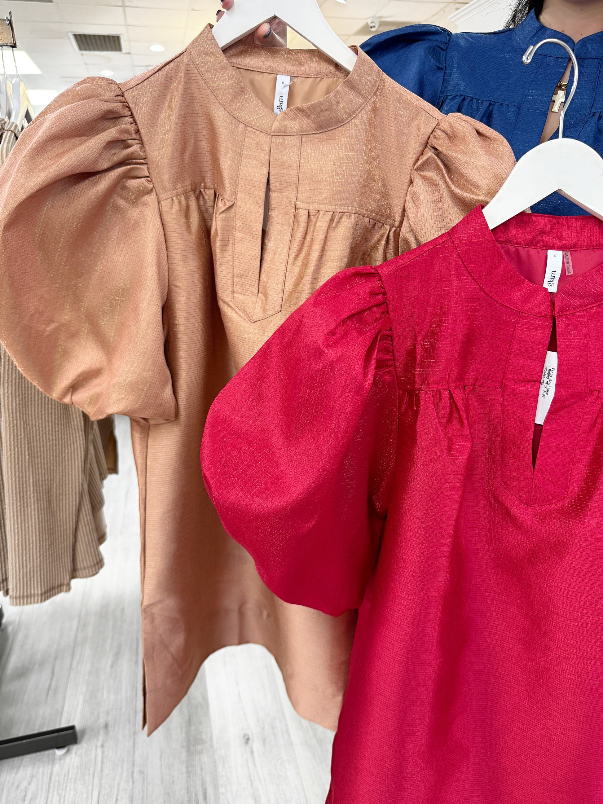 Holiday dress, womans puff sleeve dress, classy dress, puff sleeve dress, fancy relaxed dress, party dress, date night dress, boutique date night dress, puff sleeve classy dress, christmas party dress, family pictures dress