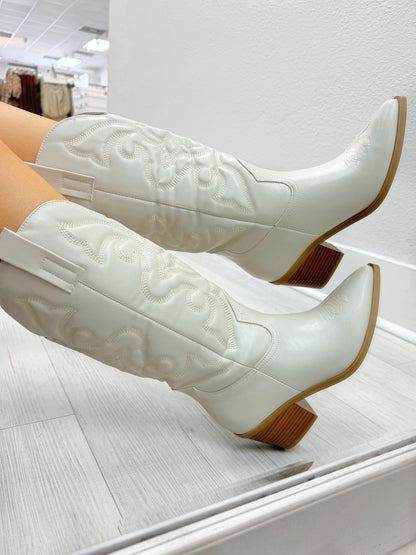 western boots, cowgirl boots, cowboy boots, concert, country concert, country concert shoes