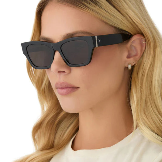 Beth II Diff Sunglasses - Black + Grey