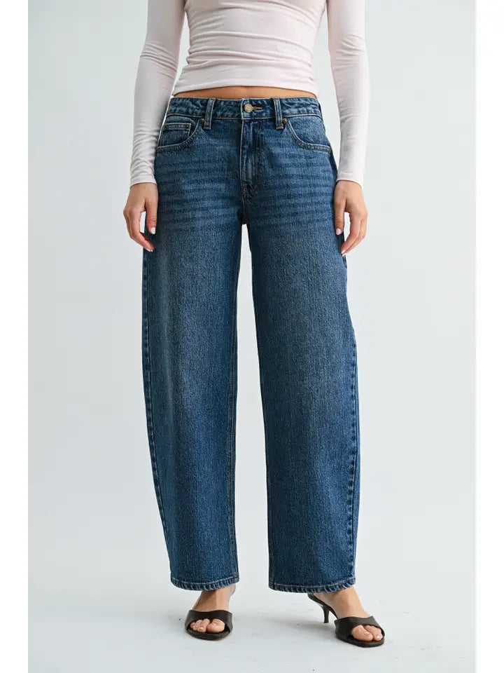 Annie Slight Barrel Straight Jeans